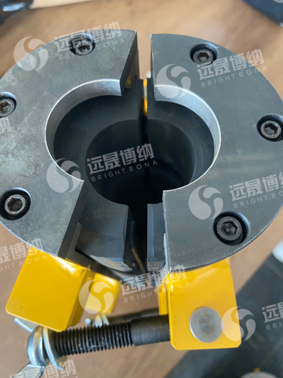 礦用鋼絲繩養(yǎng)護(hù)裝置